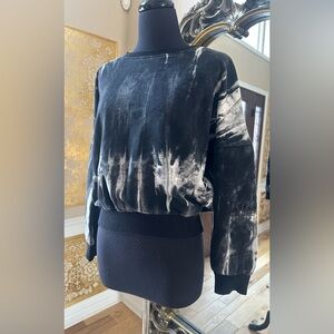 Fashion Nova Black & White Tie-Dye Cropped Sweatshirt